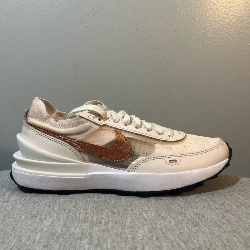 Nike Waffle One ESS Light Soft Pink Athletic Women’s Shoe Size 8 FB1298-600​​​​